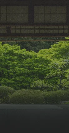 ここはかつて平安の頃より山稜の地として愛され宇田天皇が後年を過ごした安息の地・宇多野